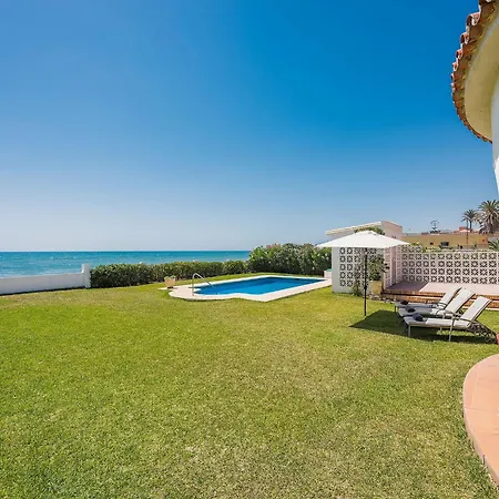 Beachfront For 7 With Pool Villa Marbella
