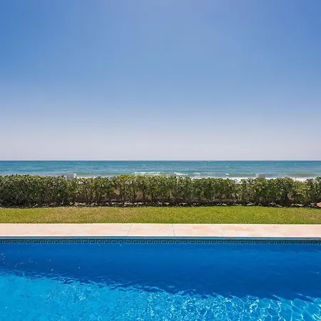 Beachfront For 7 With Pool Villa
