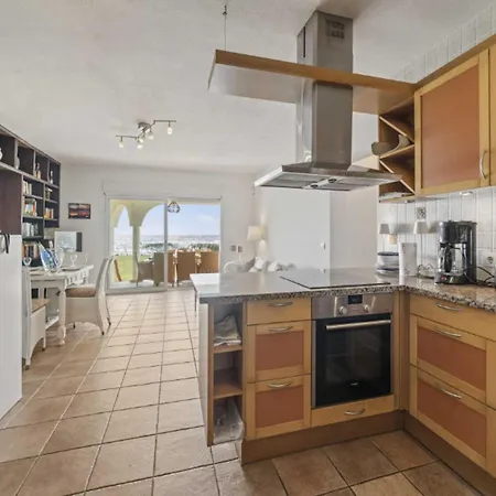 Beachfront For 7 With Pool Marbella