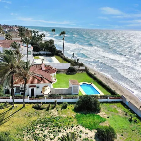 Villa Beachfront For 7 With Pool