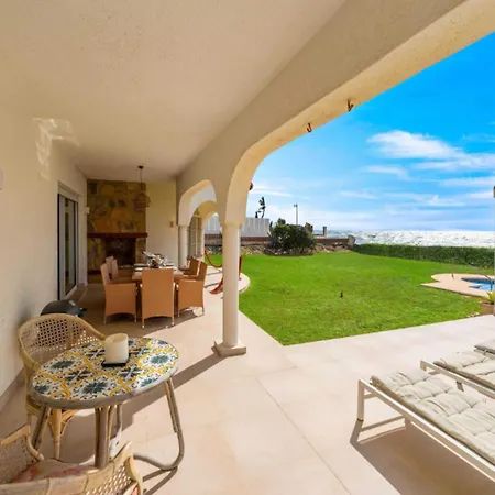 Beachfront For 7 With Pool * Marbella